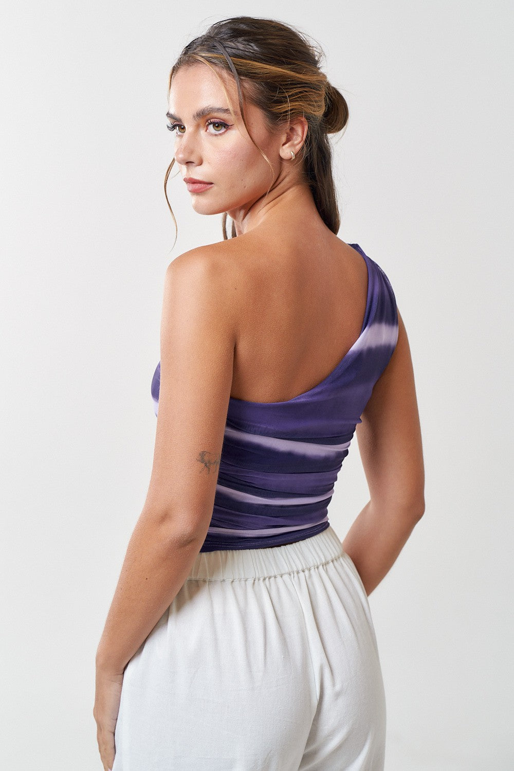 ONE SHOULDER RUCHED TOP
