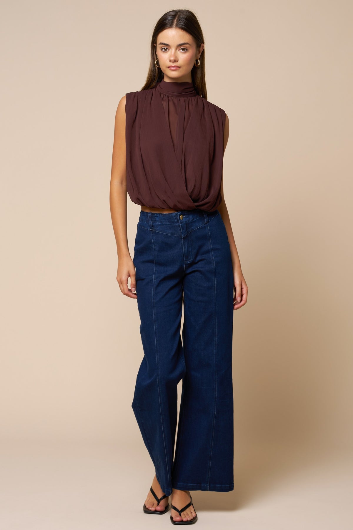 SLEEVELESS TOP