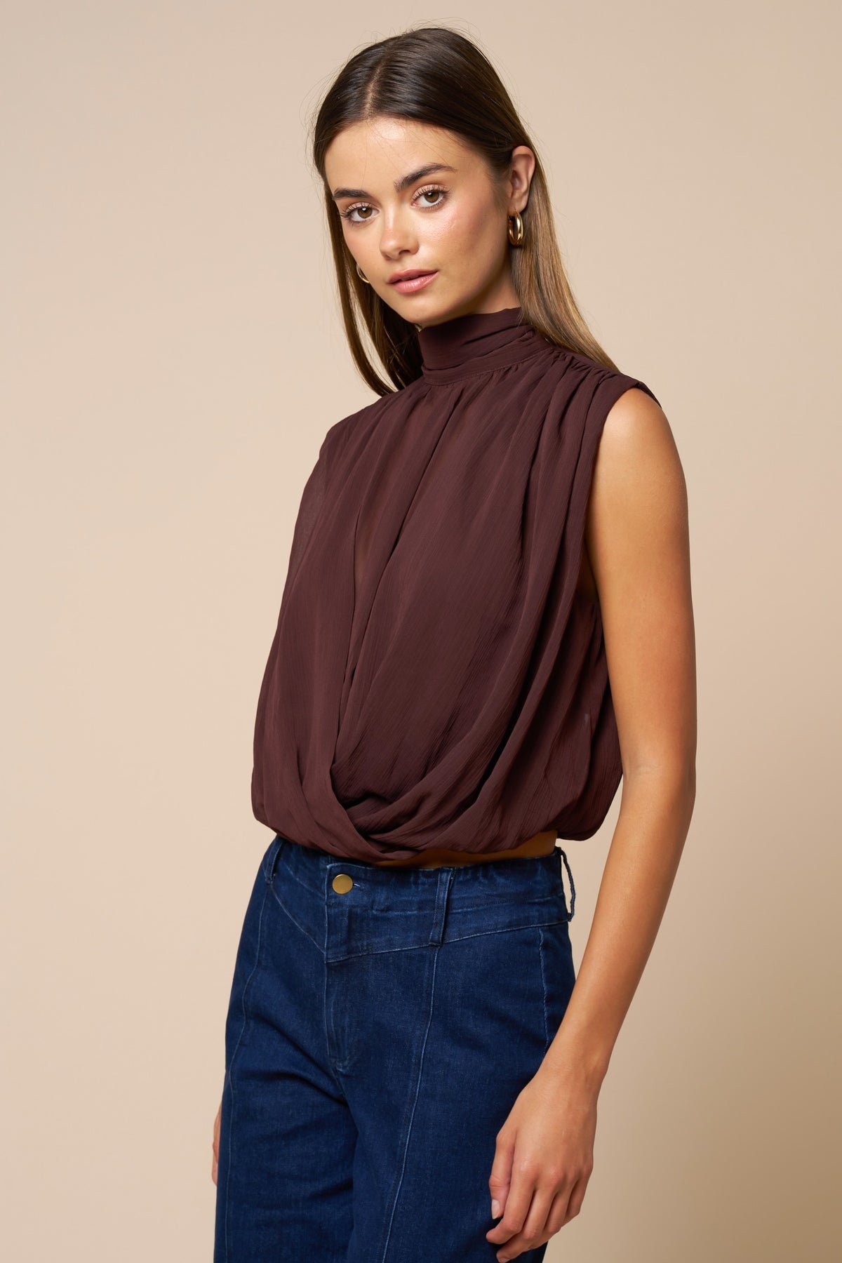 SLEEVELESS TOP