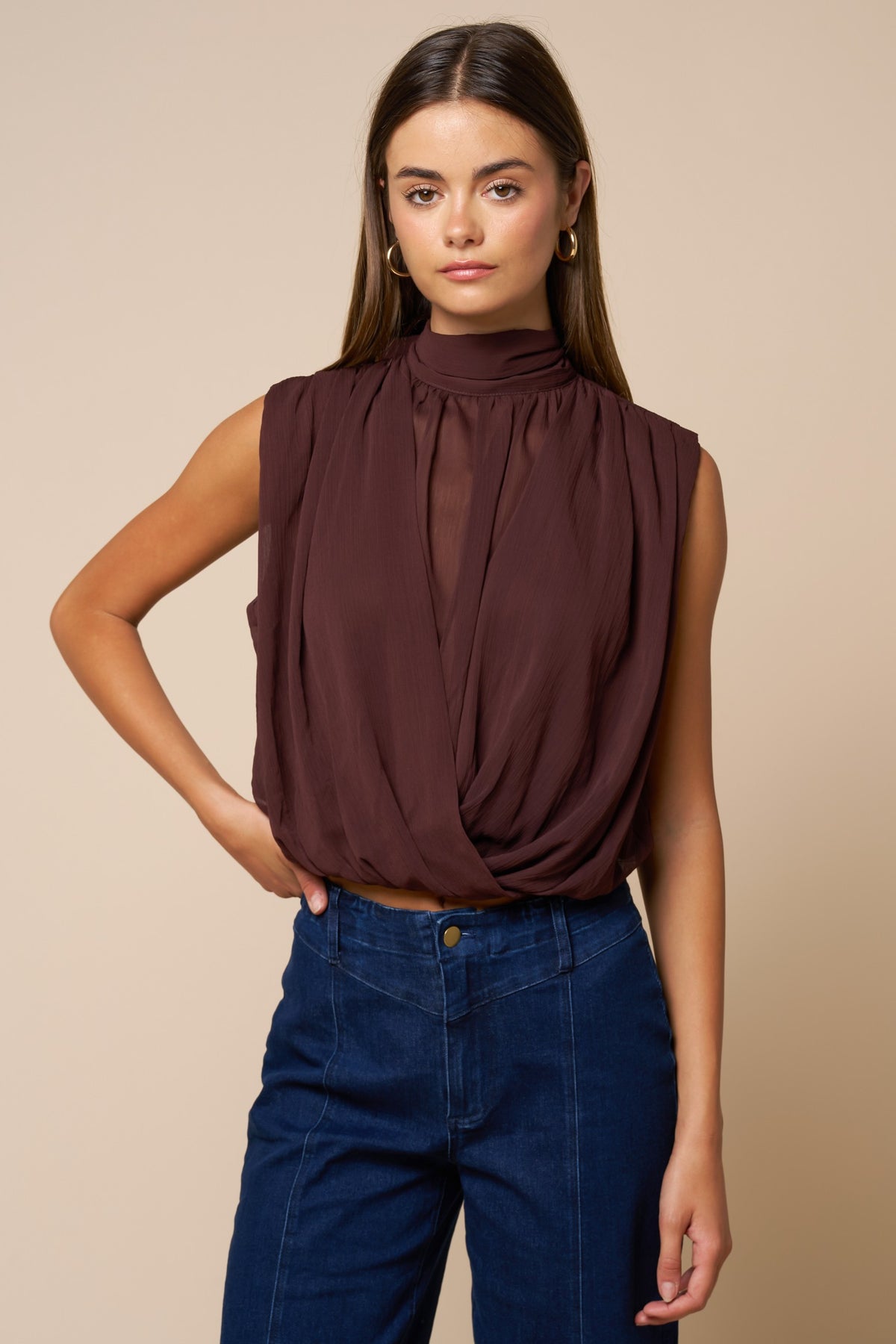 SLEEVELESS TOP