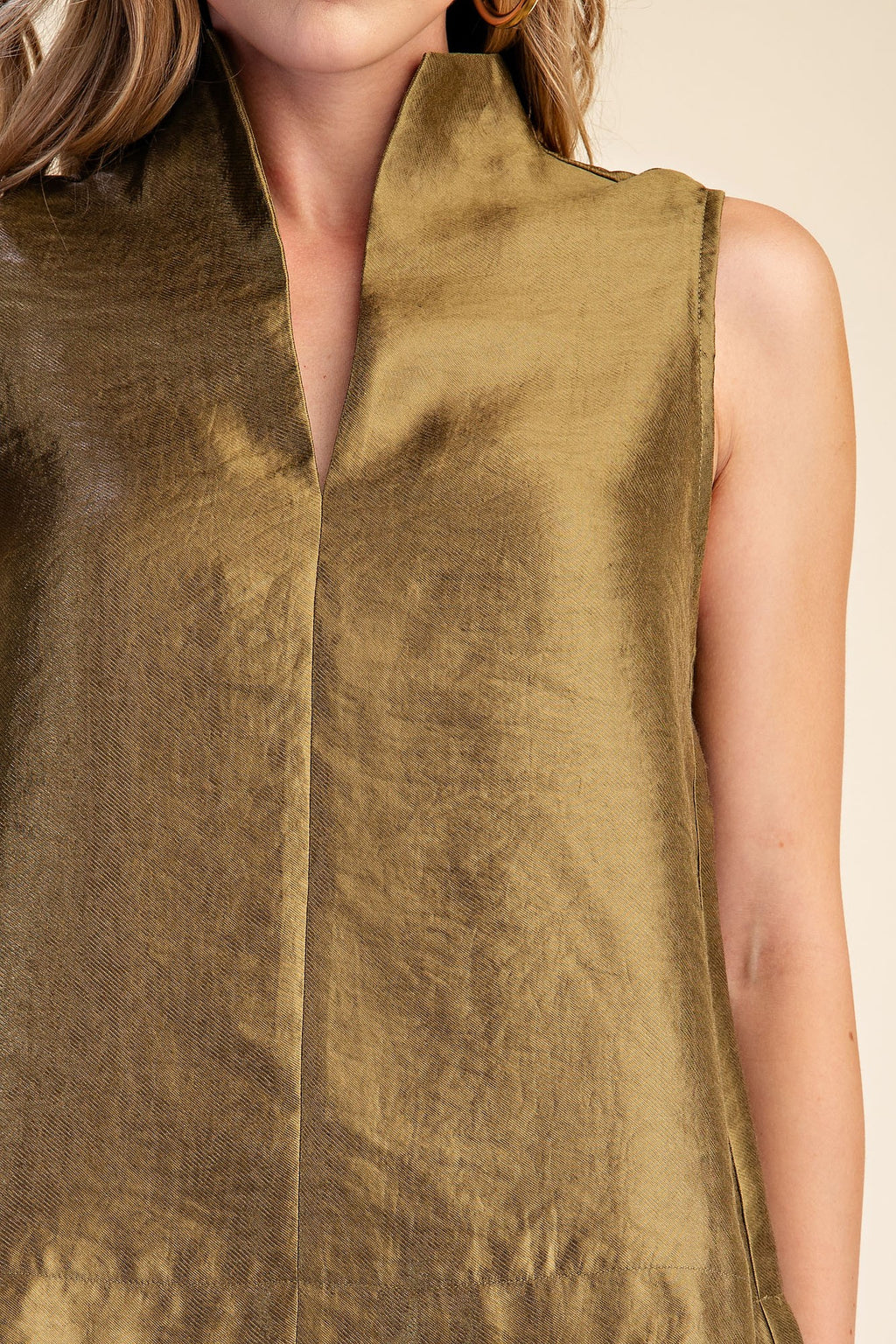 V-NECK SLEEVELESS TOP/HIGH-WAIST PLEATED PANTS SET