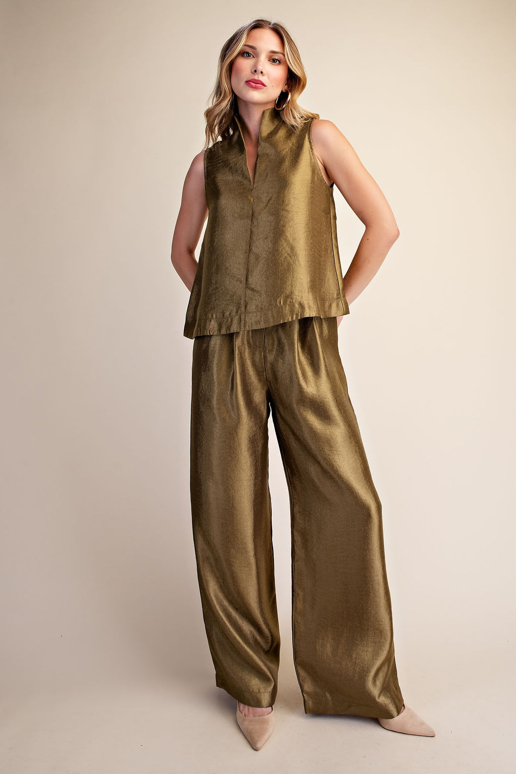 V-NECK SLEEVELESS TOP/HIGH-WAIST PLEATED PANTS SET