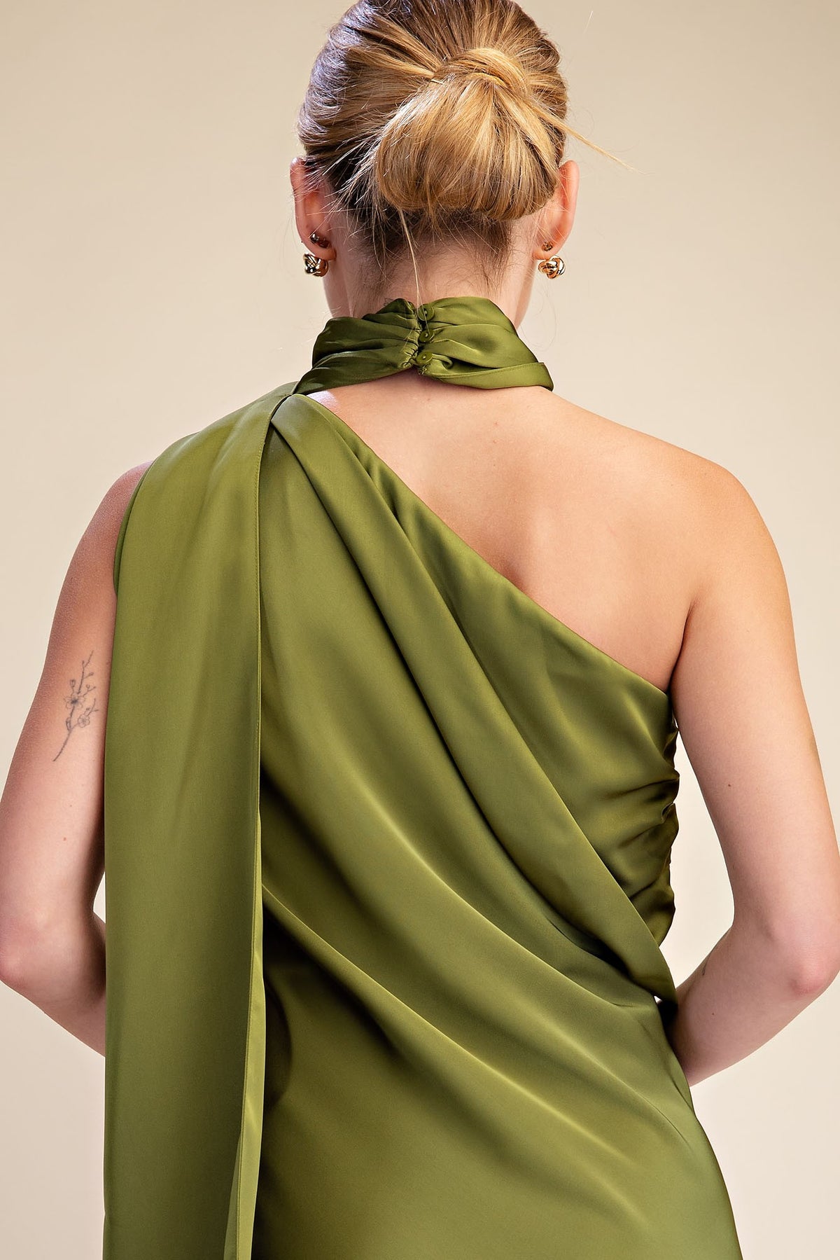 ONE SHOULDER SLEEVELESS SATIN MAXI DRESS