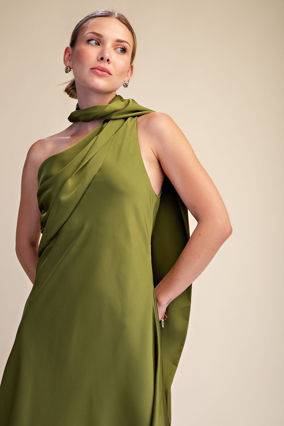 ONE SHOULDER SLEEVELESS SATIN MAXI DRESS