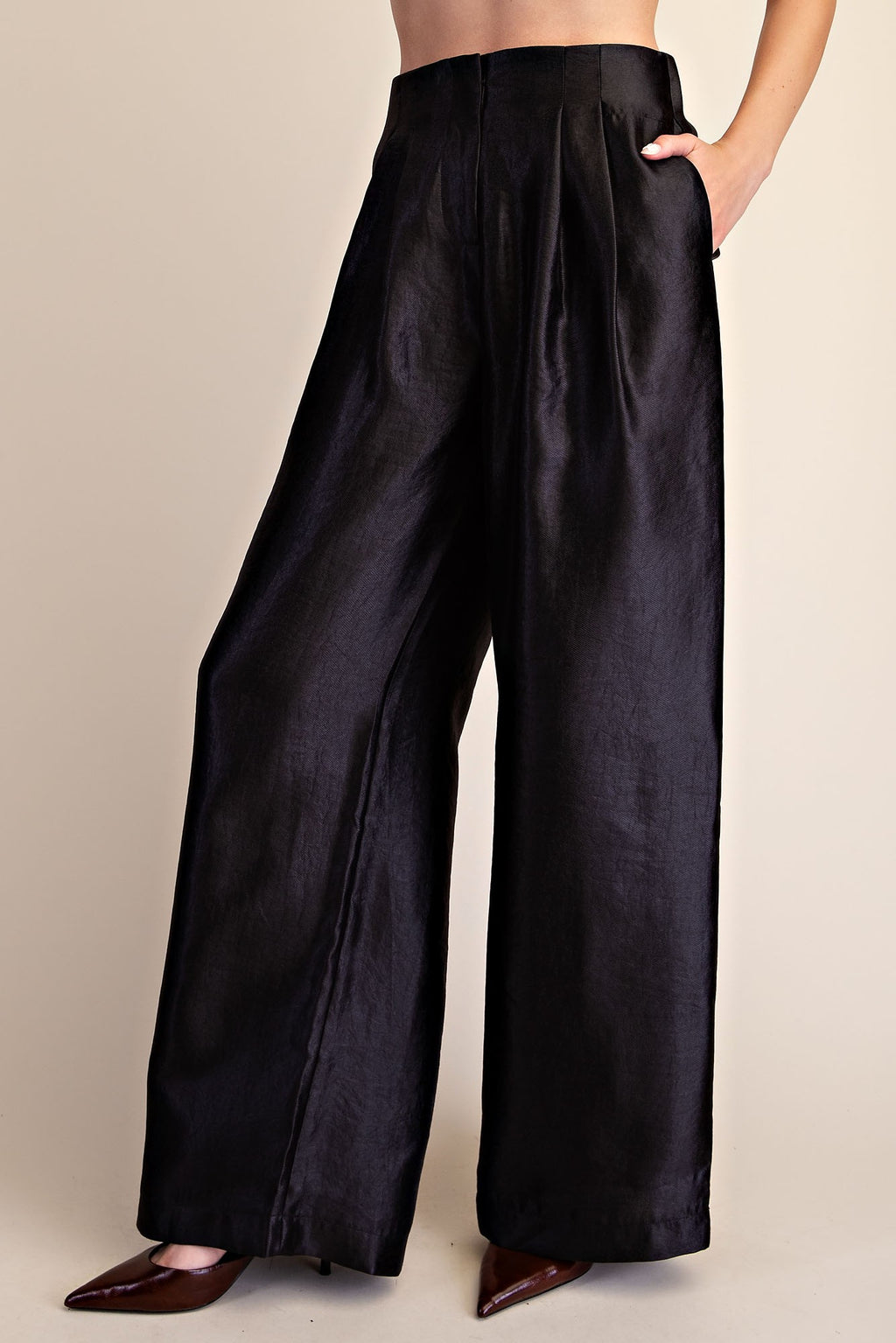 V-NECK SLEEVELESS TOP/HIGH-WAIST PLEATED PANTS SET