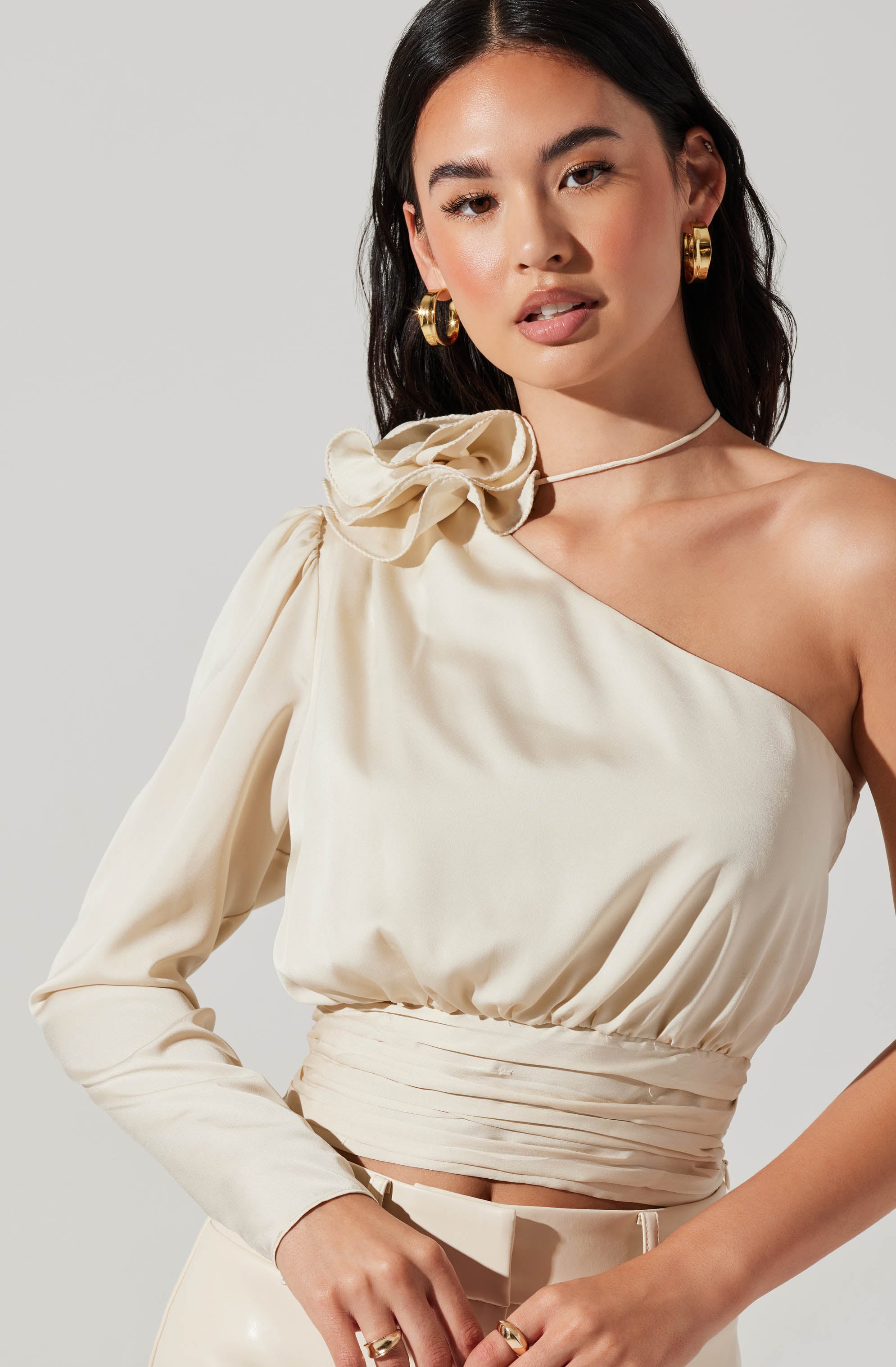 ONE SHOULDER CORSAGE TOP