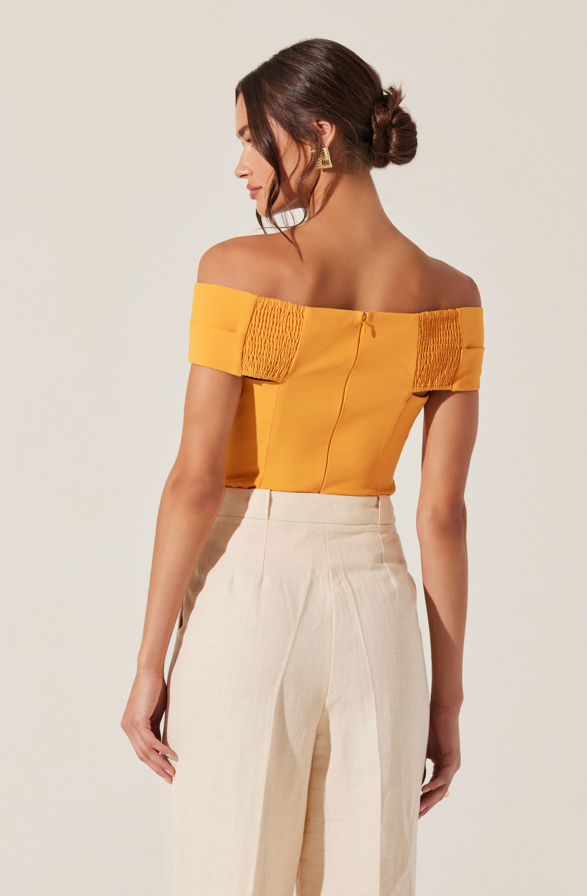 TWIST OFF SHOULDER TOP
