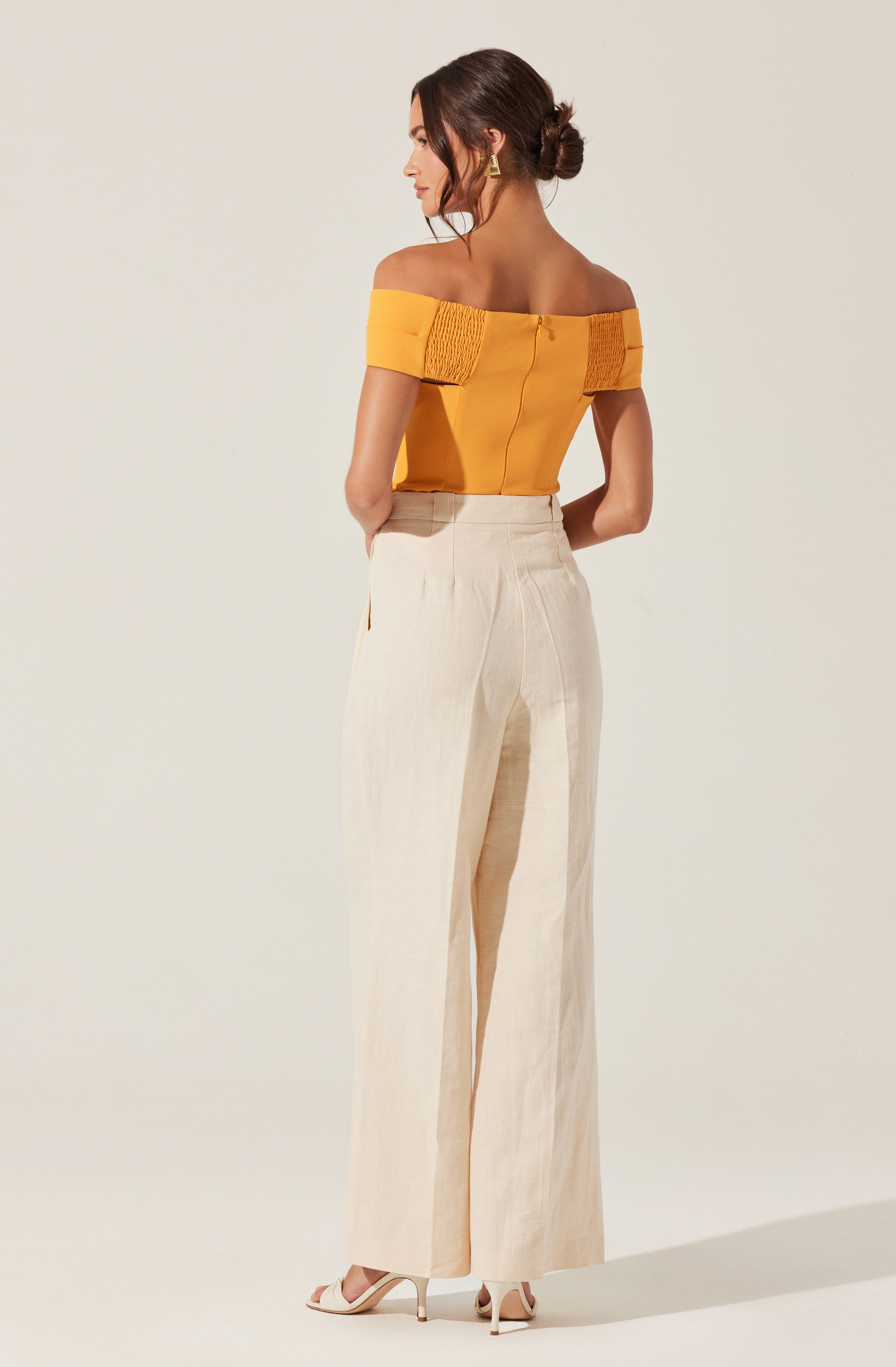 TWIST OFF SHOULDER TOP