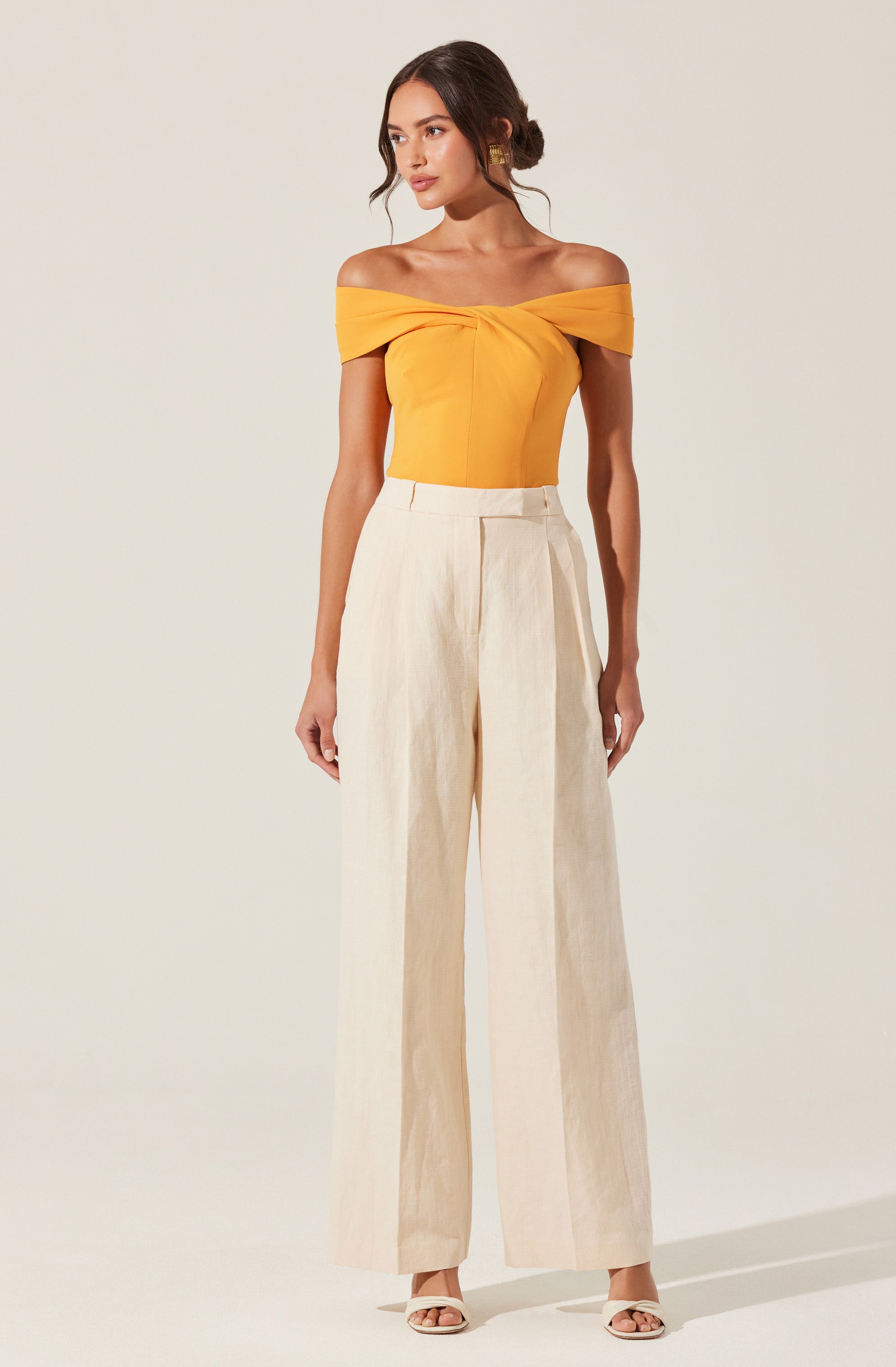 TWIST OFF SHOULDER TOP