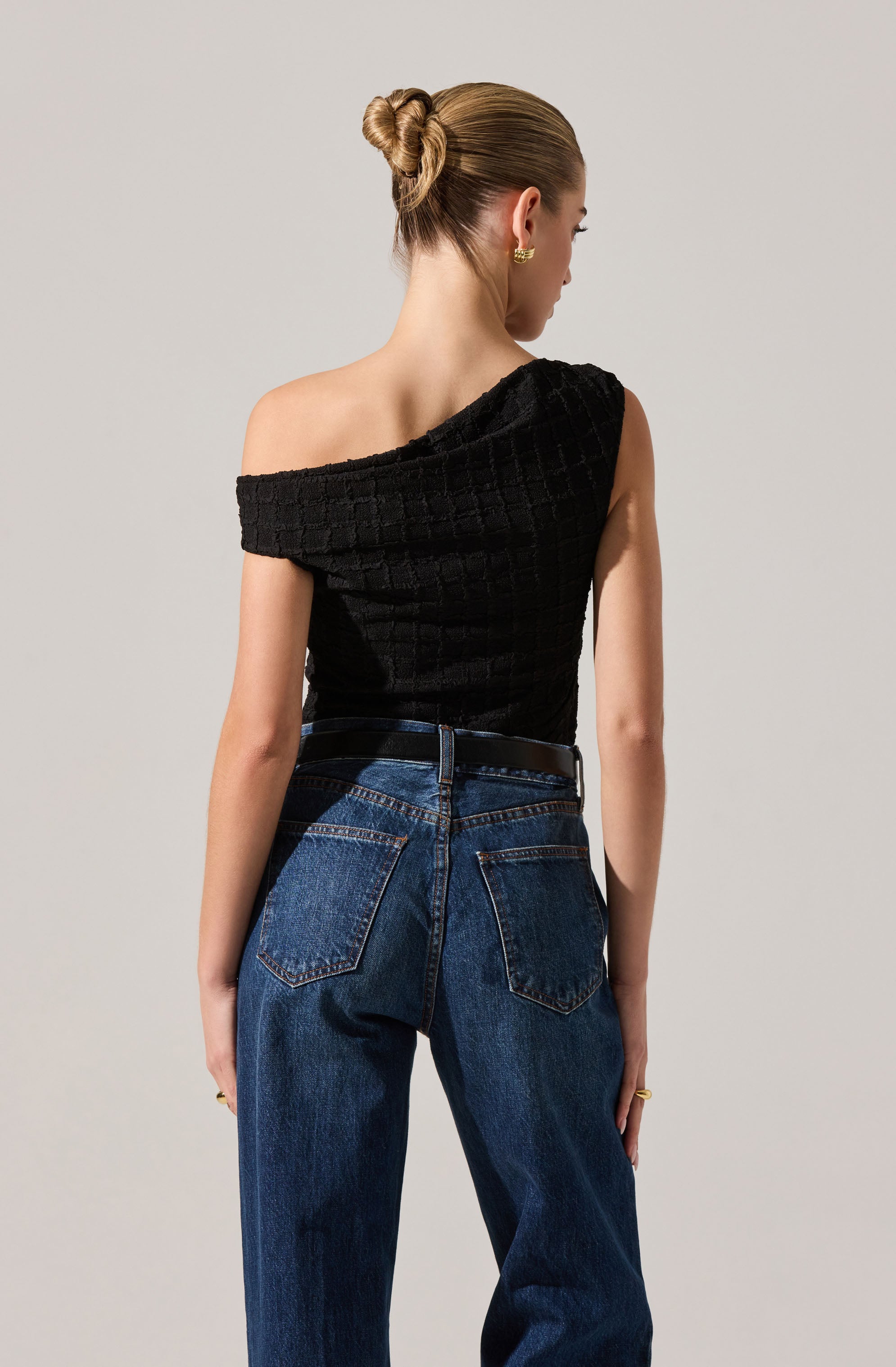 TEXTURED OFF SHOULDER TOP