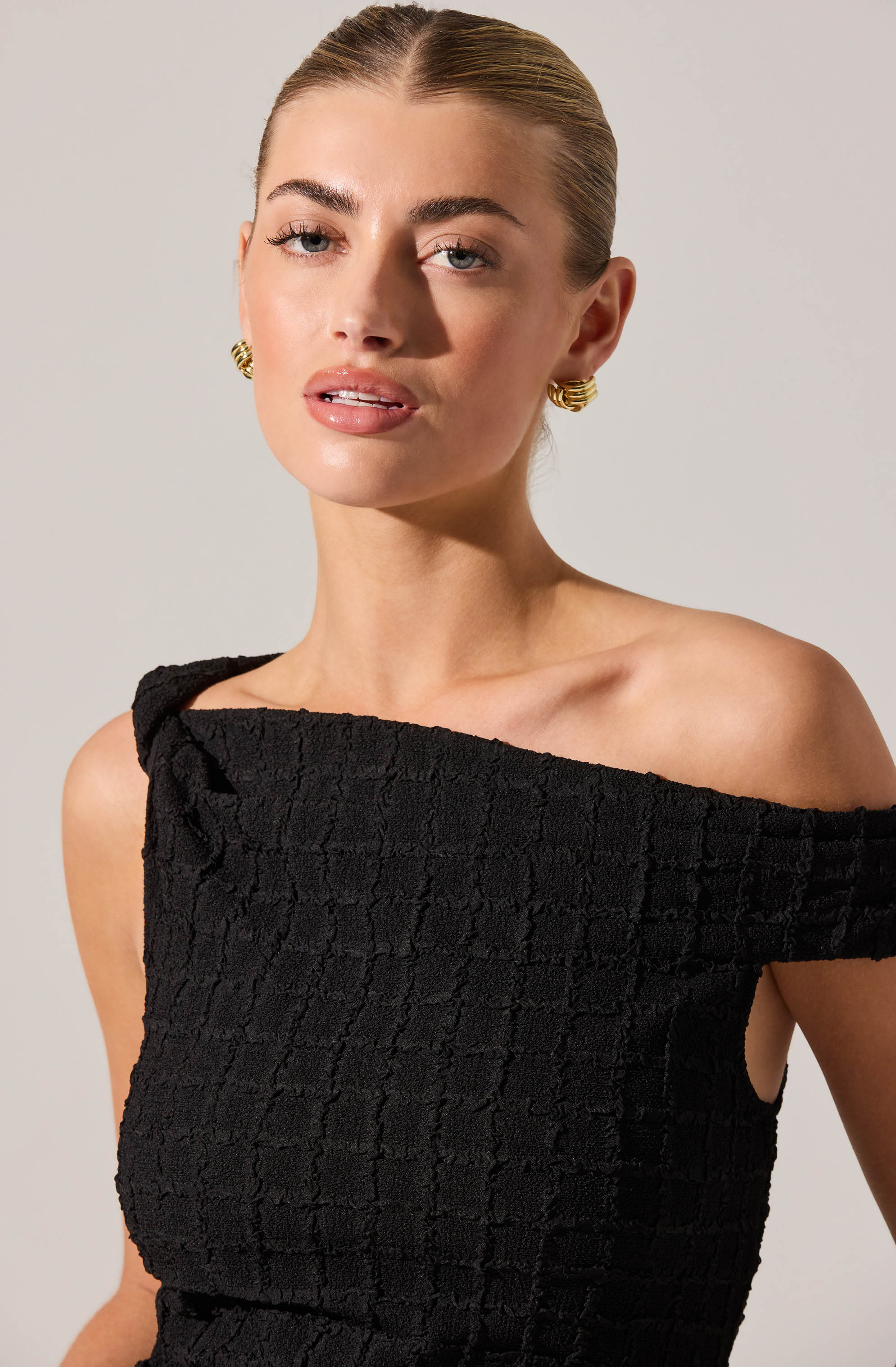 TEXTURED OFF SHOULDER TOP