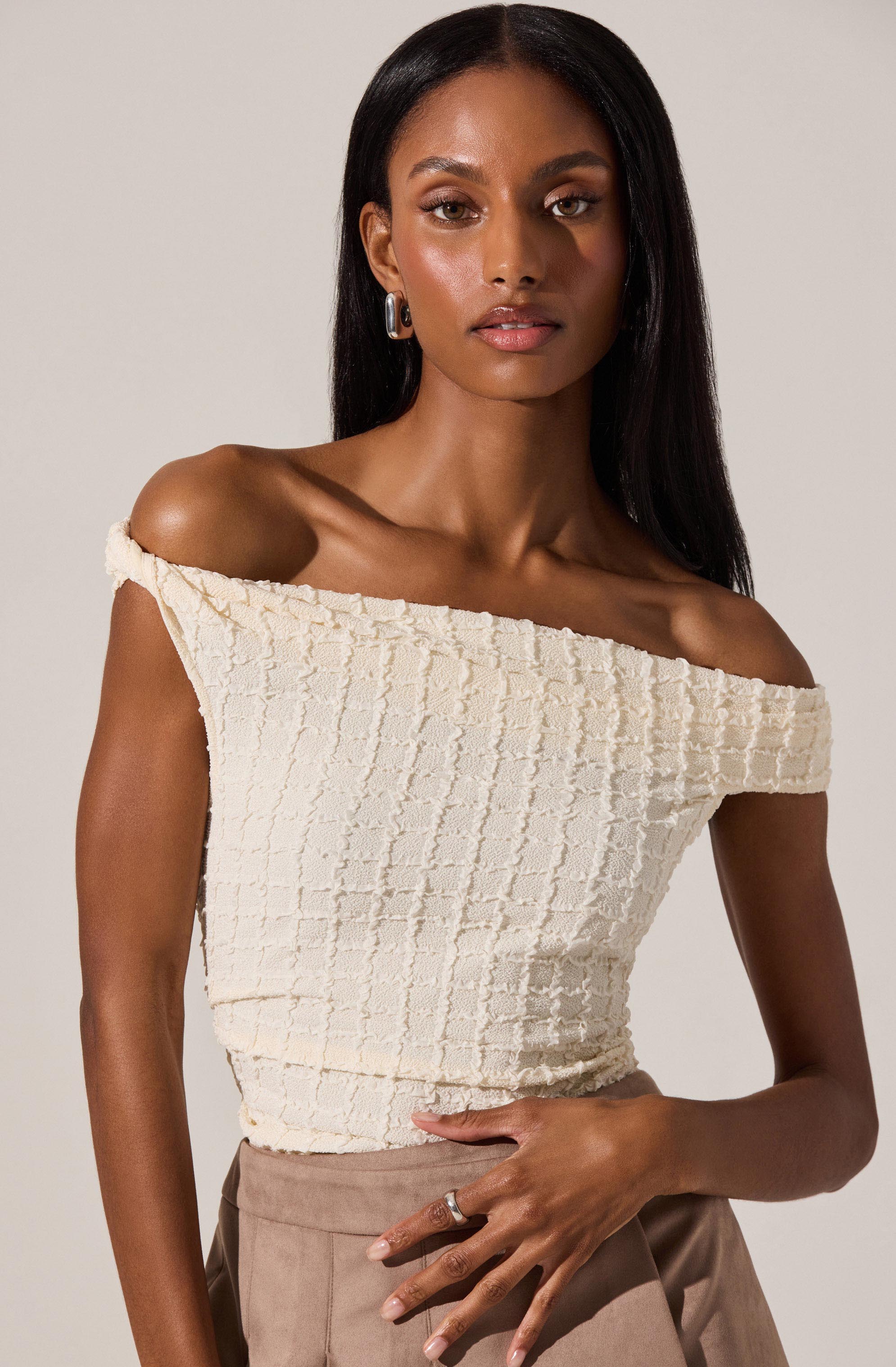 TEXTURED OFF SHOULDER TOP