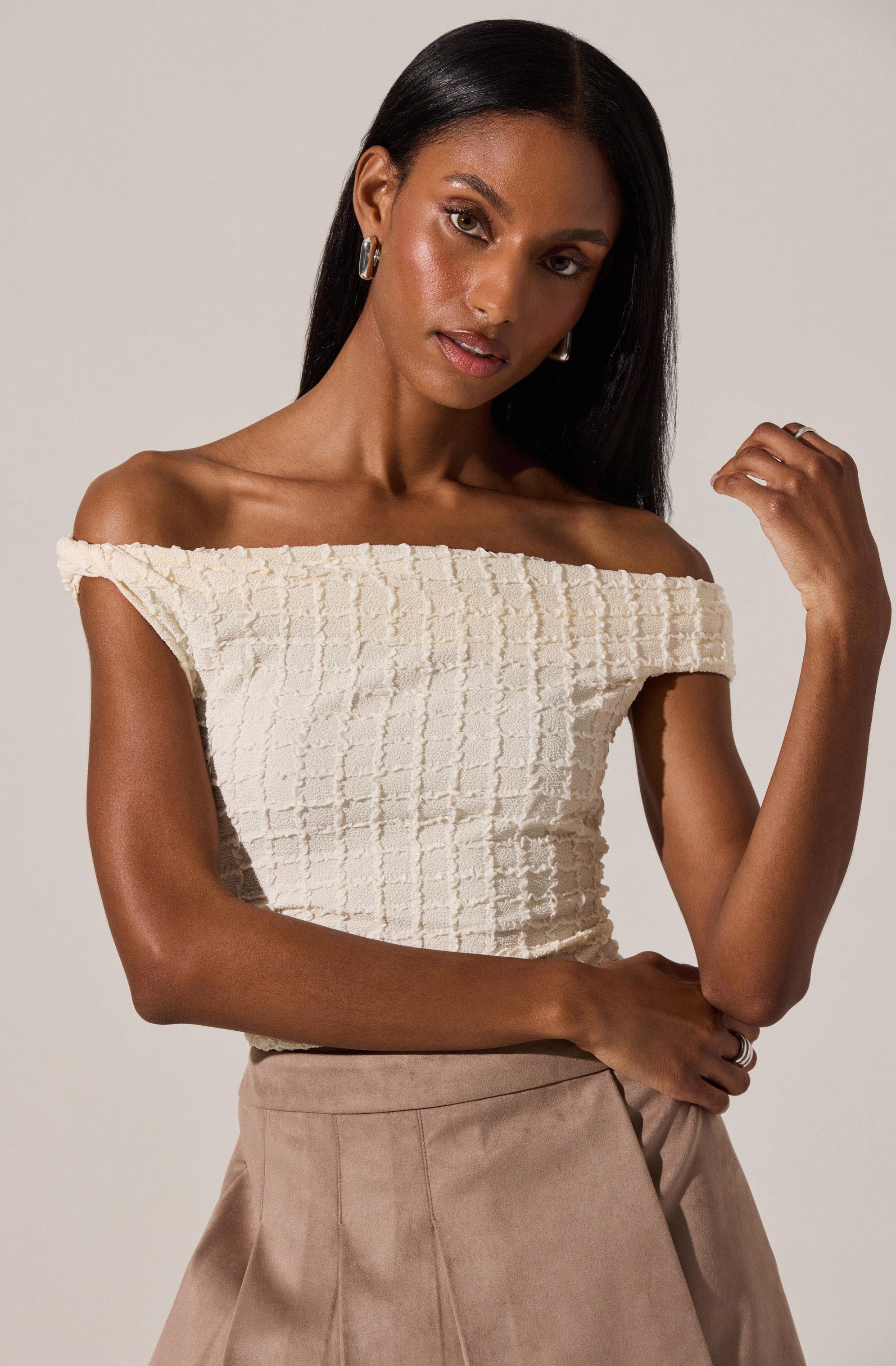 TEXTURED OFF SHOULDER TOP