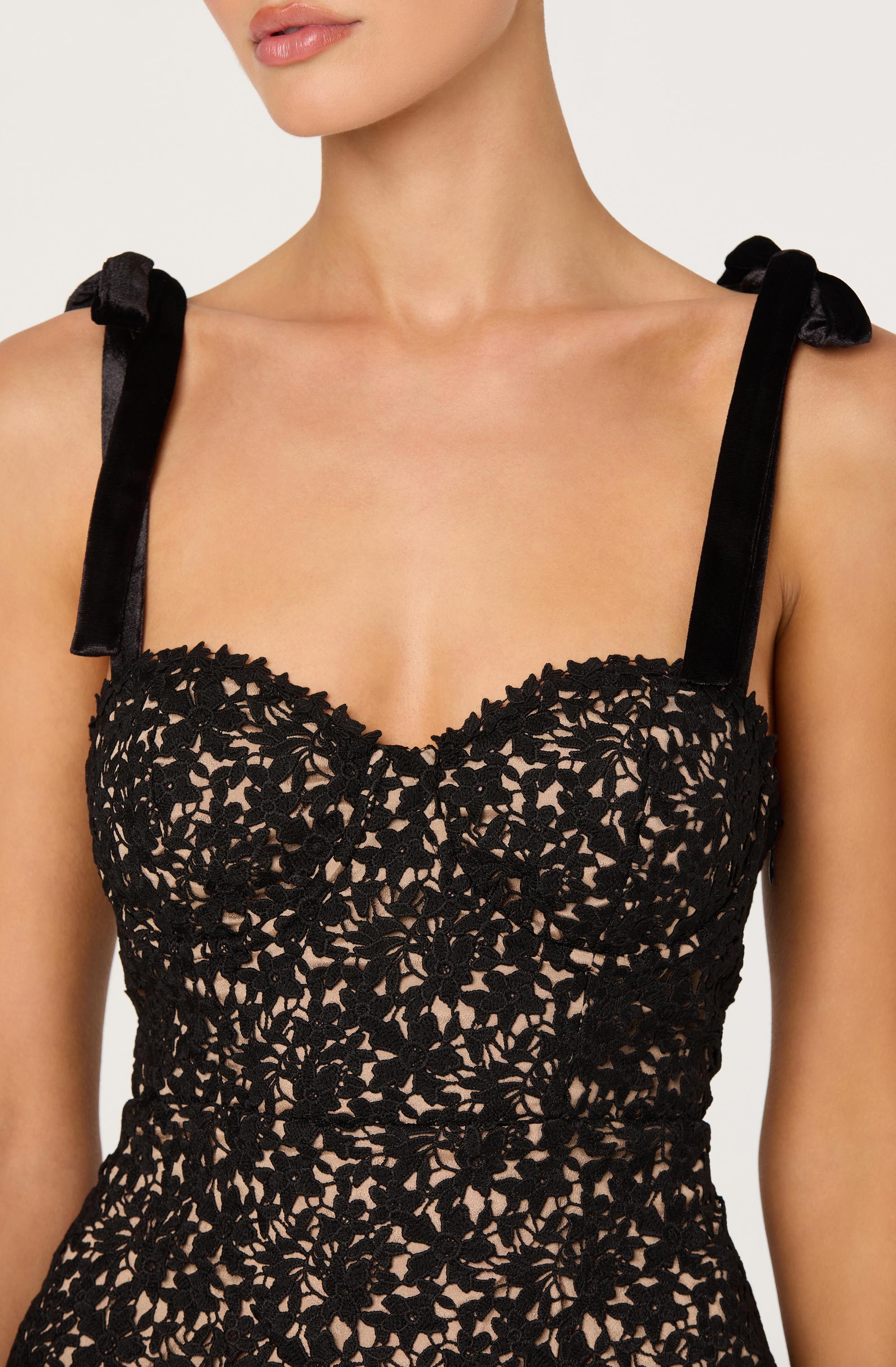 FLORAL LACE BUSTIER TOP