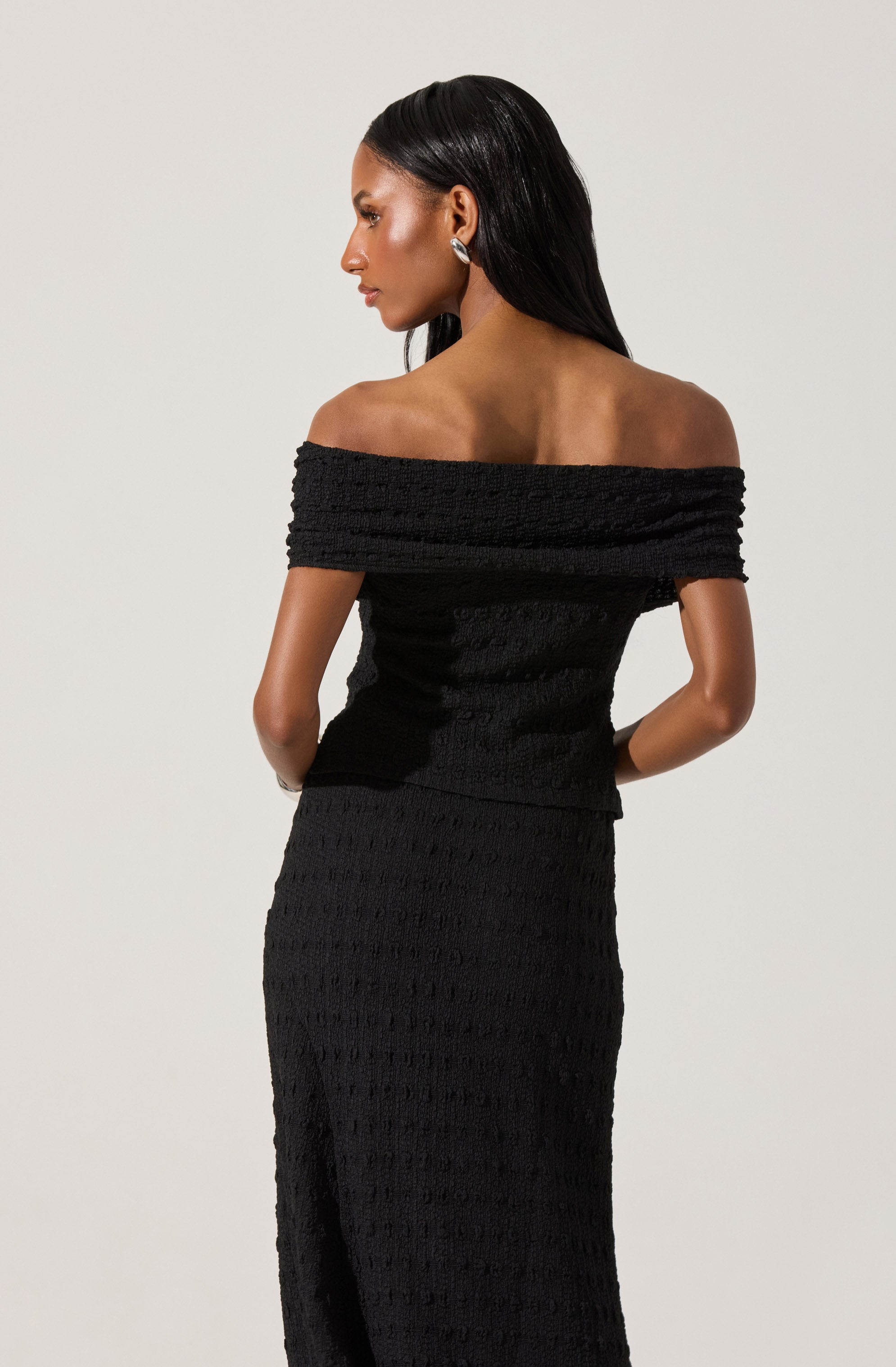 OFF-SHOULDER TEXTURED KNIT TOP/SKIRT SET