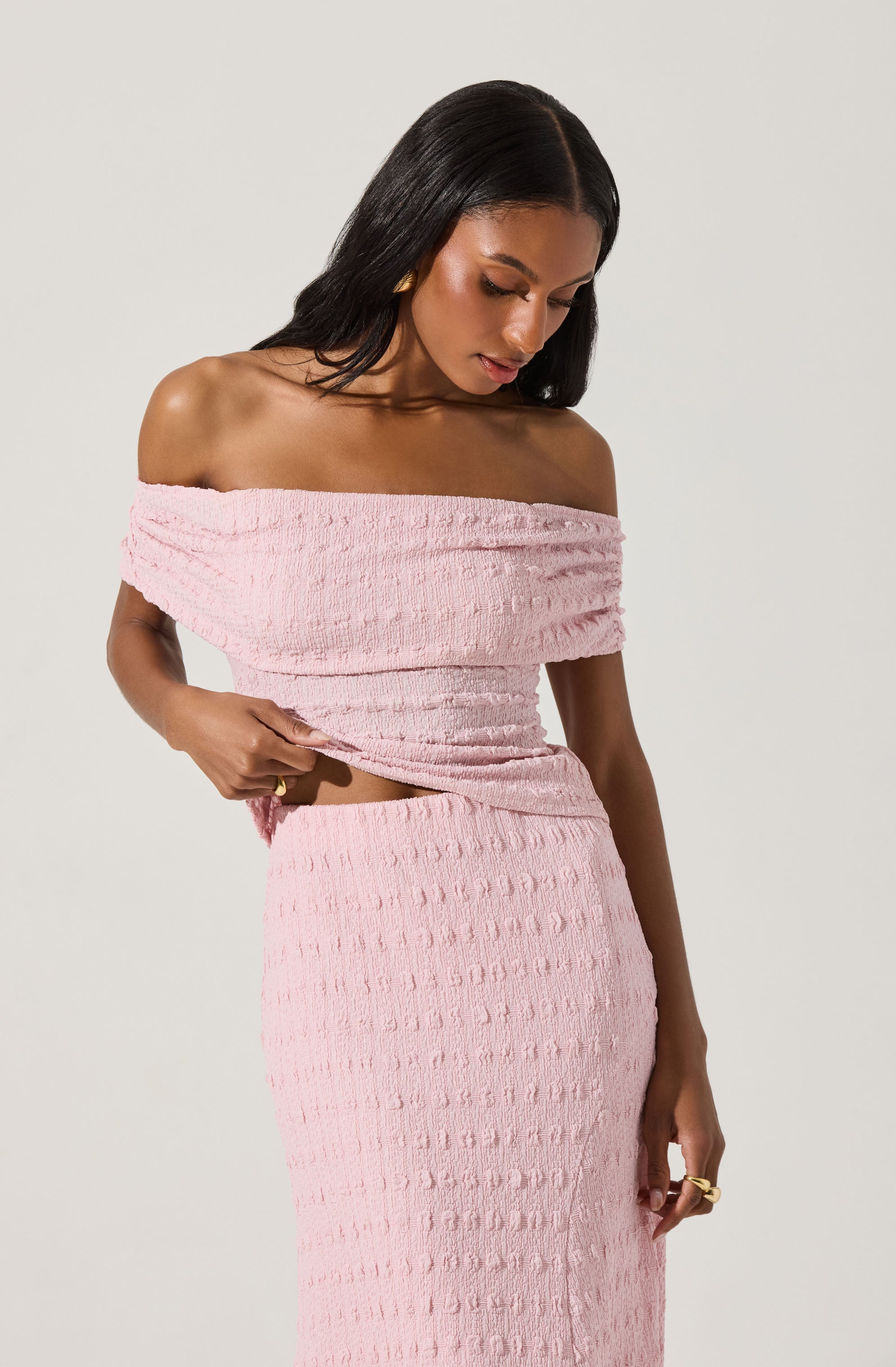 OFF-SHOULDER TEXTURED KNIT TOP/SKIRT SET