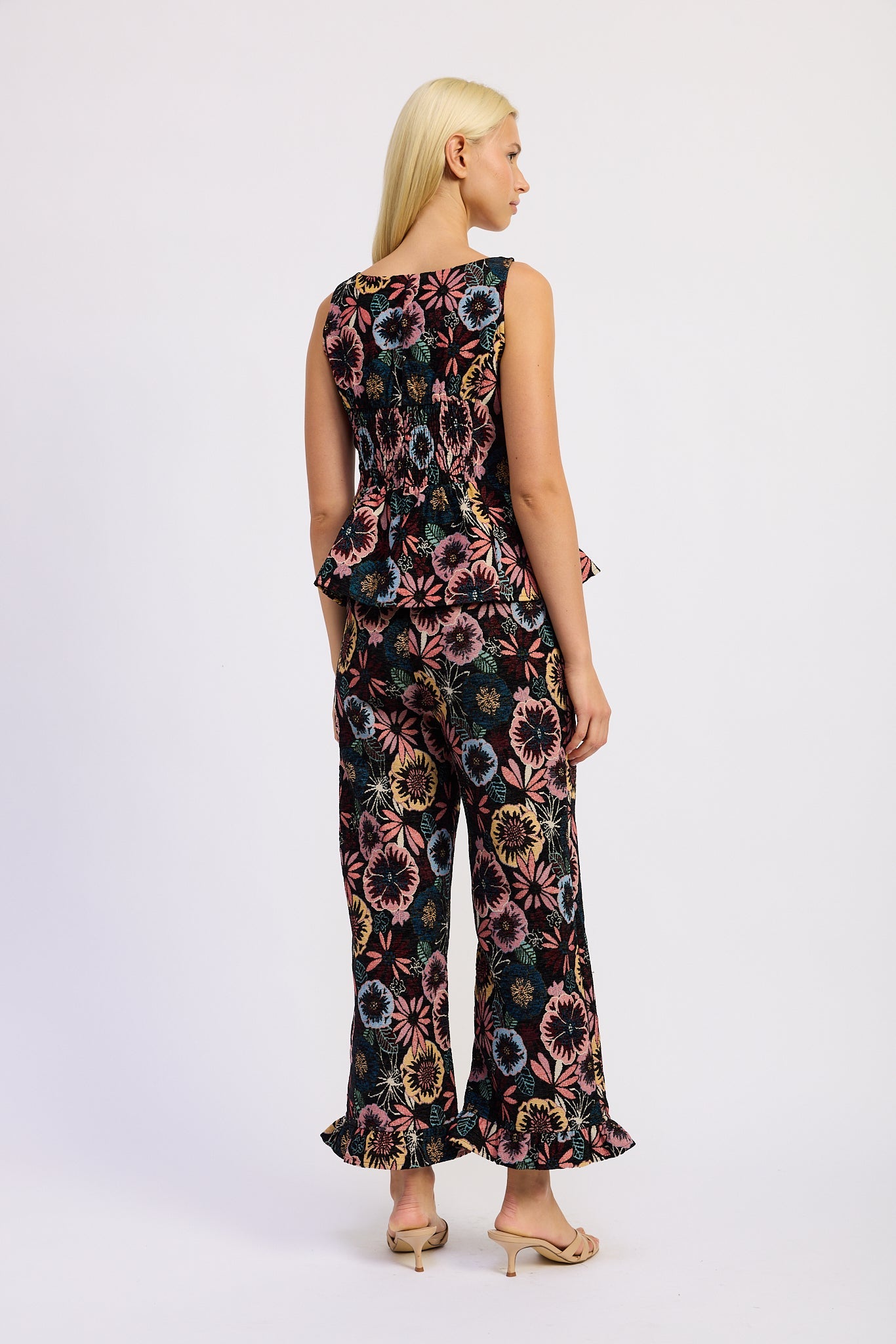 SLEEVELESS FITTED RUFFLE TOP