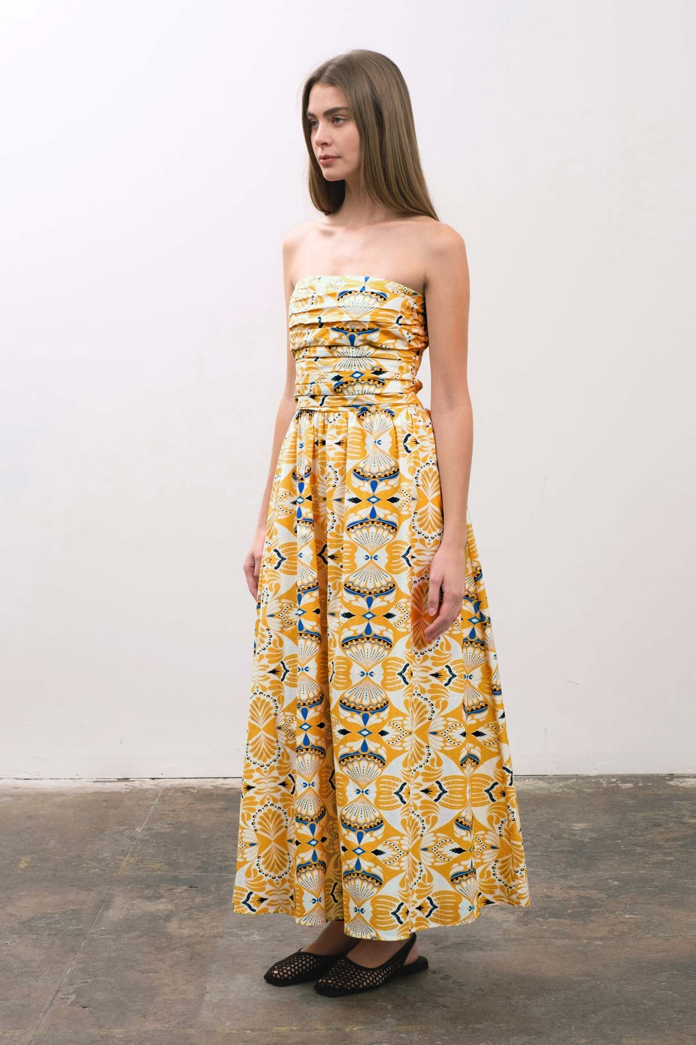 STRAPLESS RUCHED MIDI DRESS