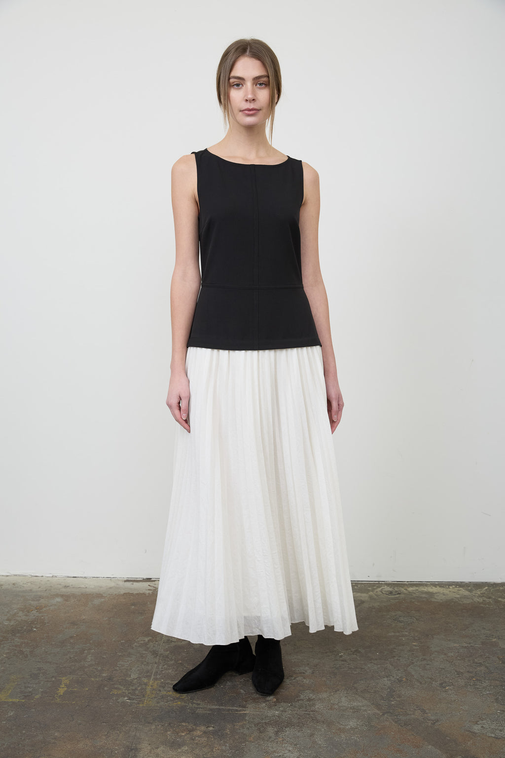 SLEEVELESS PLEATED MIDI DRESS