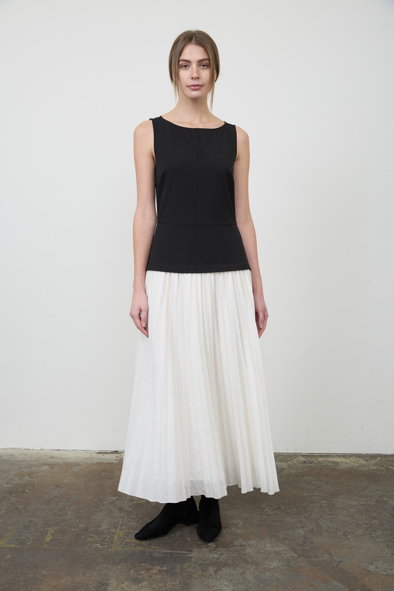 SLEEVELESS PLEATED MIDI DRESS