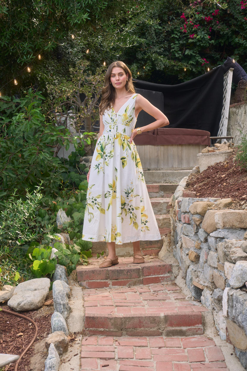 FLORAL V NECK PLEATED FRONT TIE MIDI DRESS