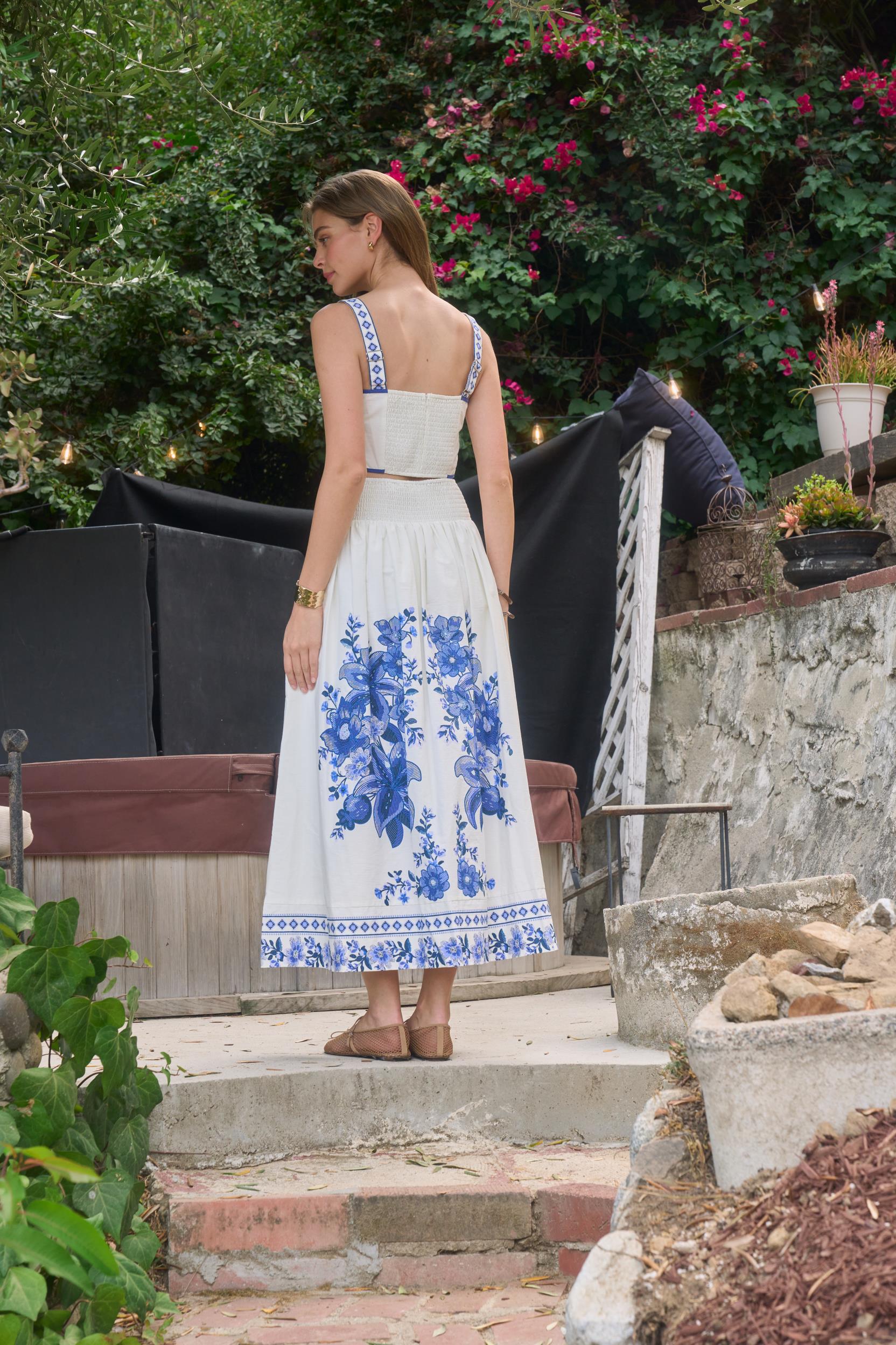 FLORAL WAVY TRIM SLEEVELESS CROP TOP/FLORAL BORDER PRINT MIDI SKIRT