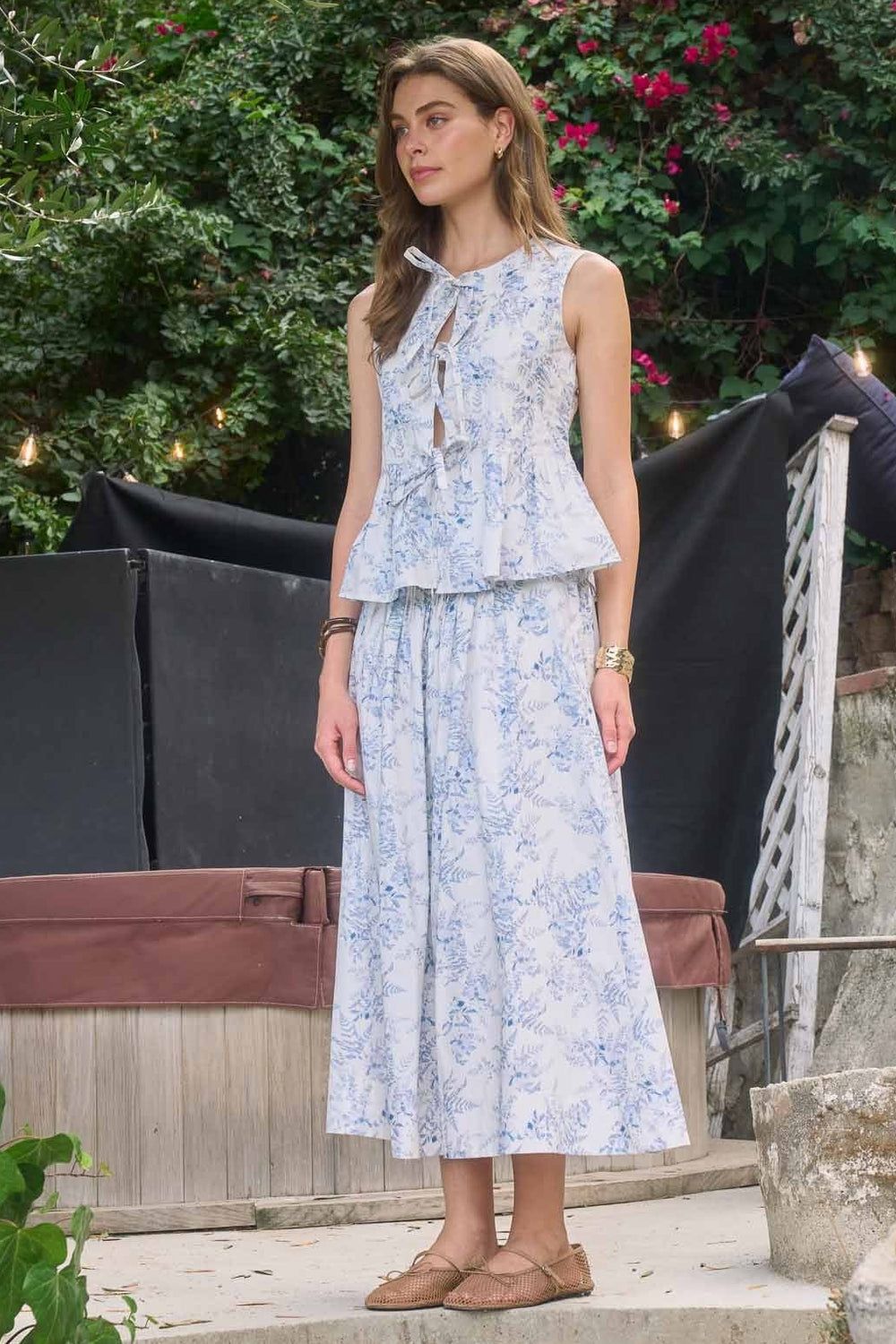 SLEEVELESS TIE FRONT PLEATED FLORAL TOP/MIDI SKIRT SET